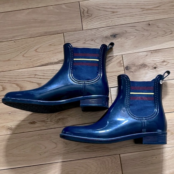 !!⚫️SOLD⚫️!! Tommy Hilfiger navy rain boots - size 39 (8.5) - Picture 5 of 7